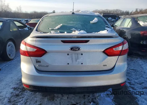 2013 Ford Focus Se z USA, uszkodzony, nr VIN 1FADP3F28DL269090